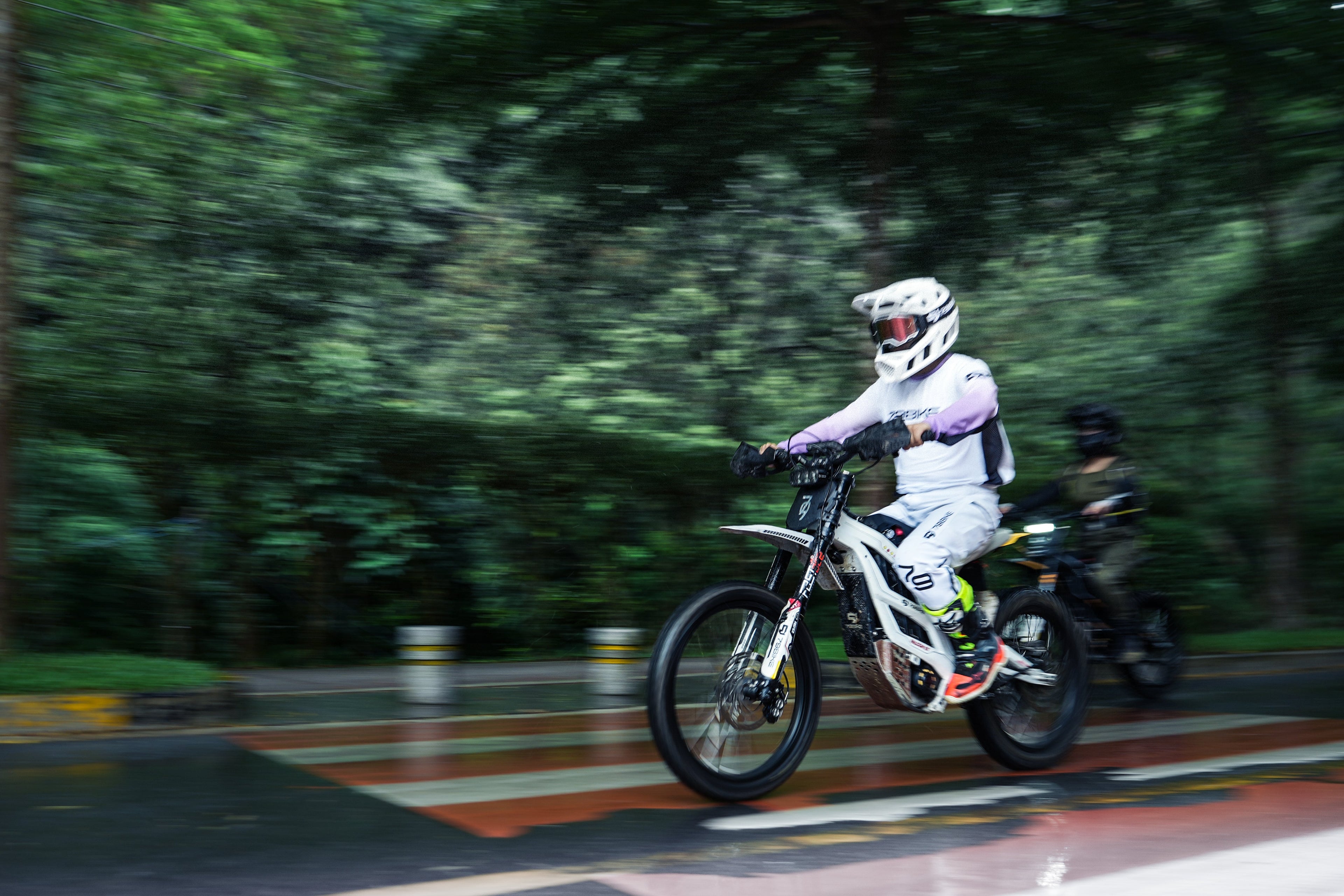 Falcon Pro vs Falcon GT: Which Surron Killer E-Moto is Right for You?